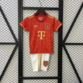 Kit enfant Bayern Munich Domicile 2025/2026