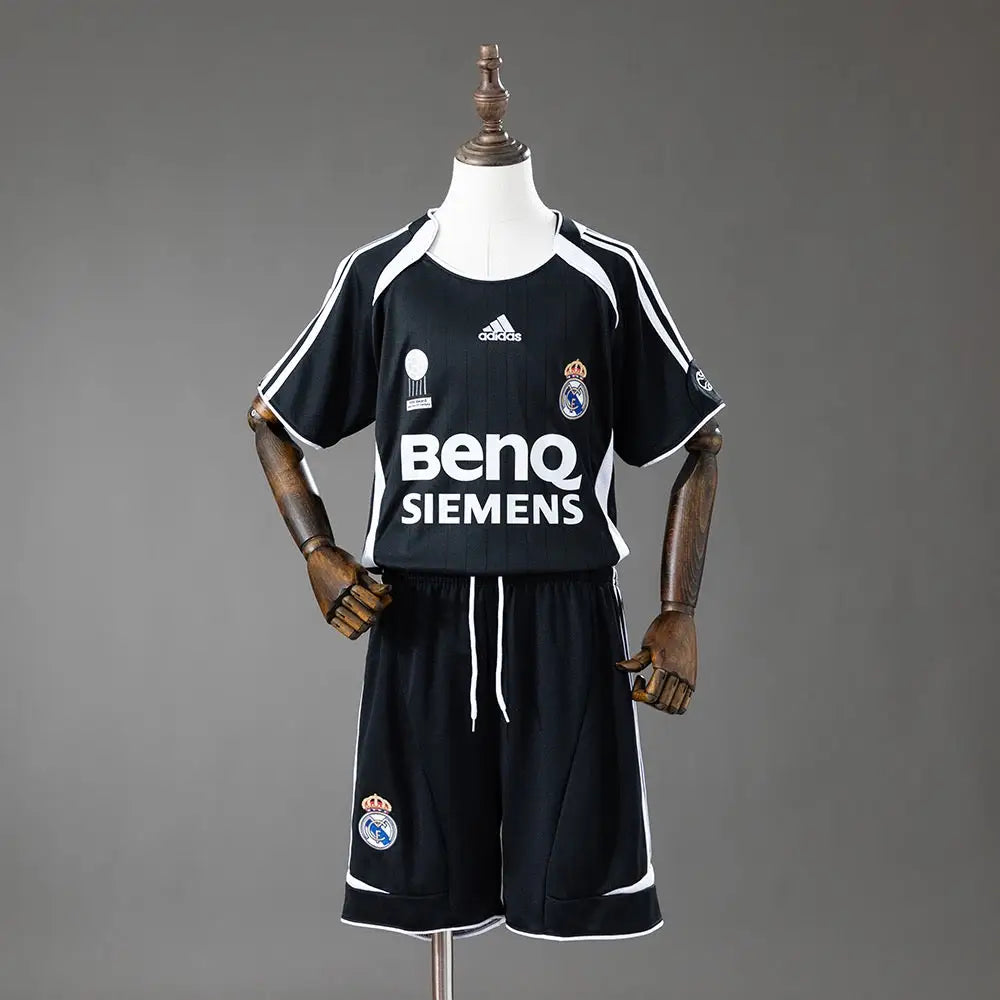 Kit enfant Real Madrid Retro 2007 Third