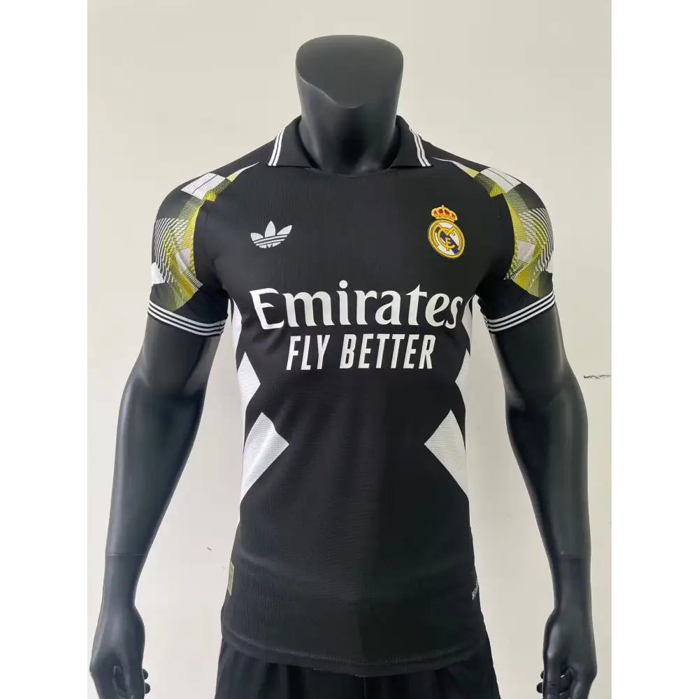 Real Madrid Noir et Doré Version Joueur 2025/2026