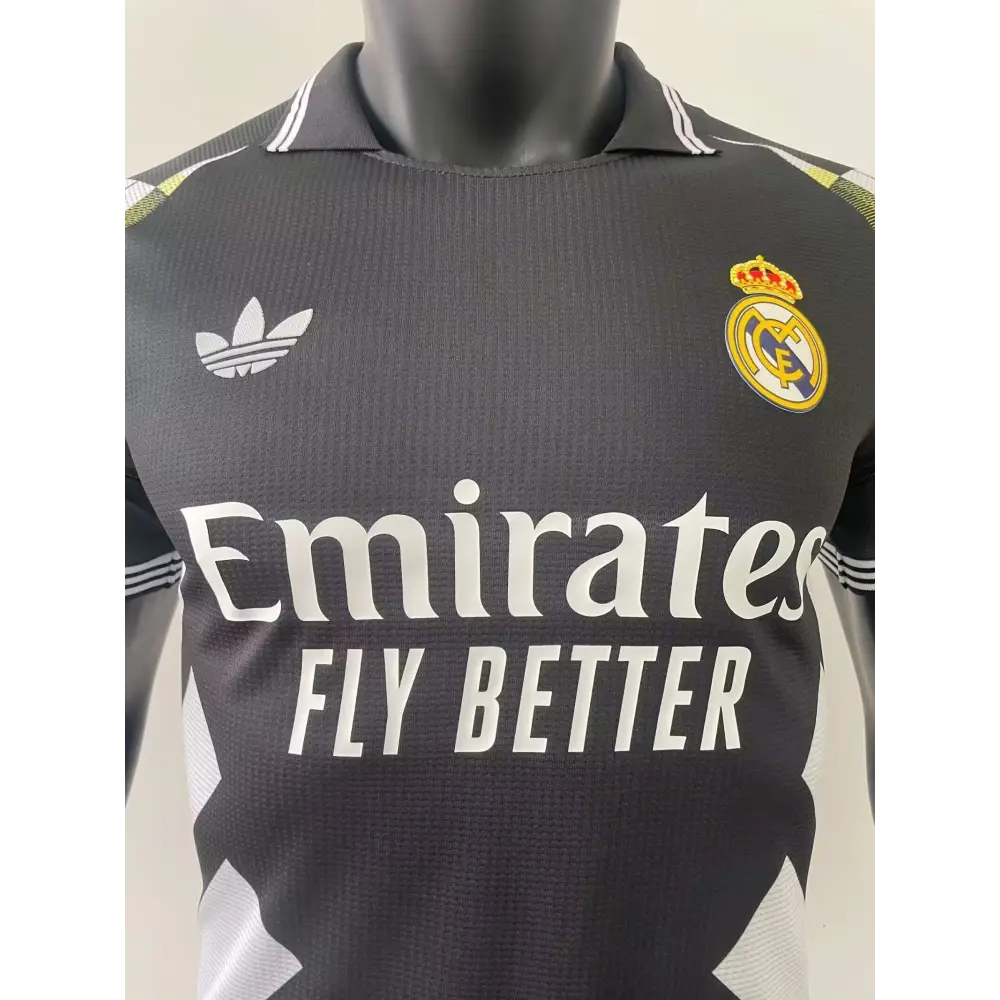 Real Madrid Noir et Doré Version Joueur 2025/2026